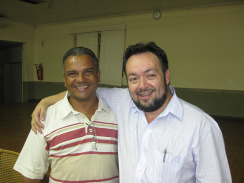 O vereador Toninho com o palestrante César Nunes
